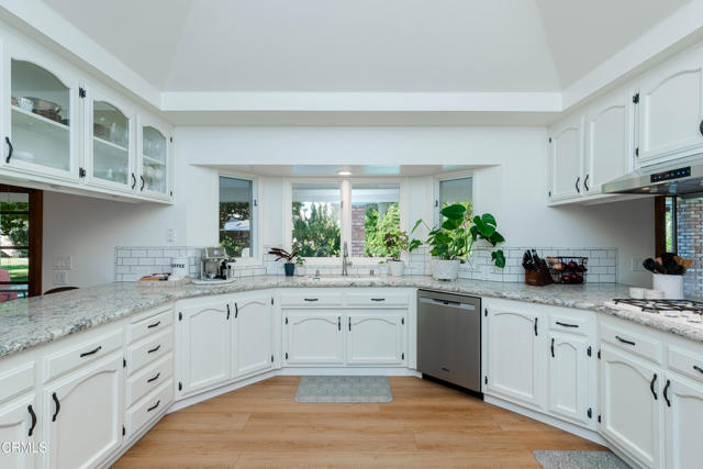 MLS #V1-33041 image #18