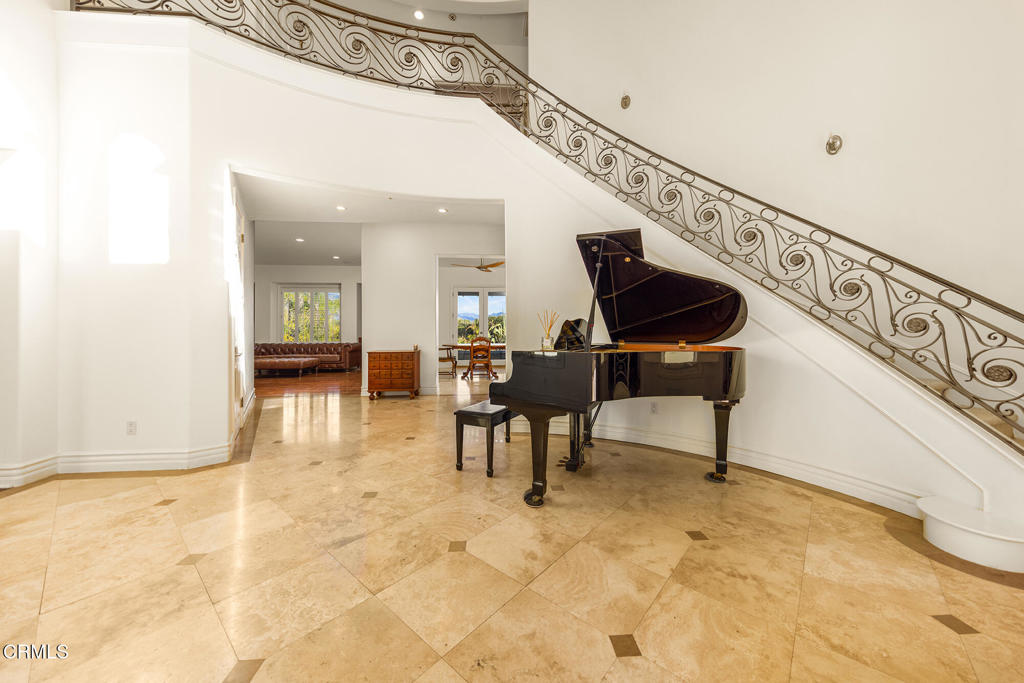 MLS #V1-33043 image #3