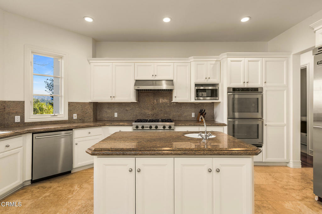 MLS #V1-33043 image #5