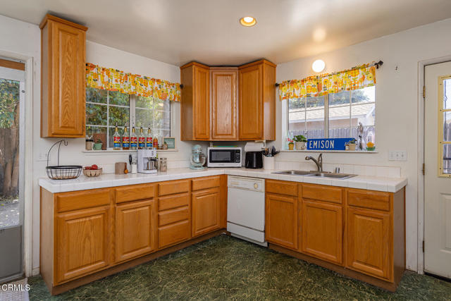 MLS #V1-33069 image #9