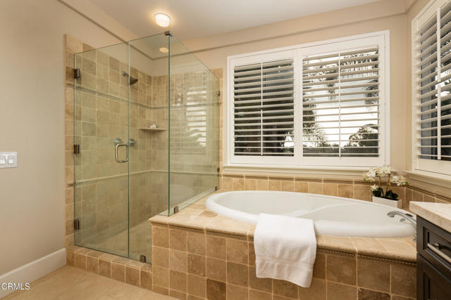 MLS #V1-33075 image #14