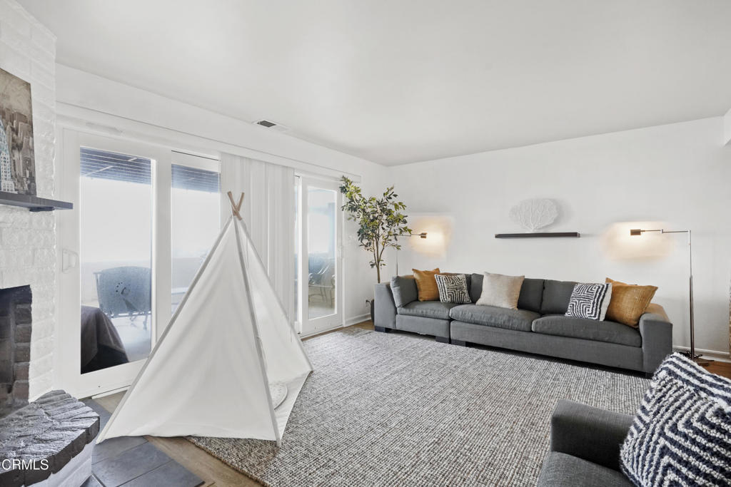 MLS #V1-33094 image #6