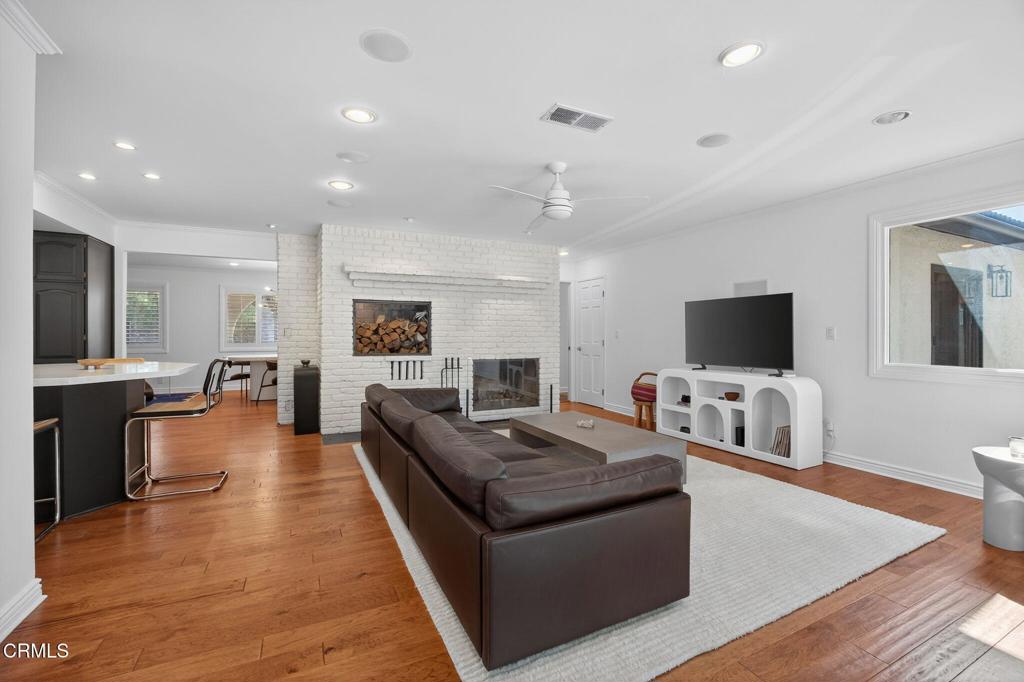 MLS #V1-33095 image #11