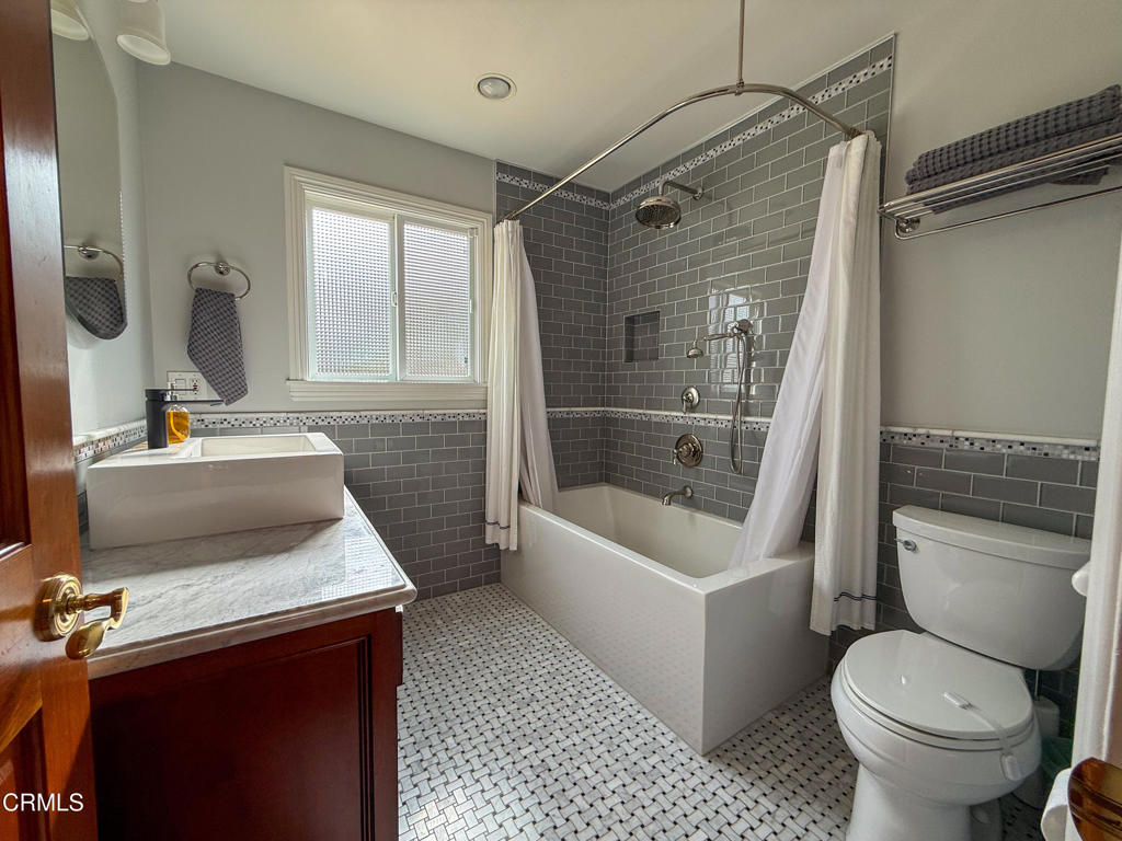 MLS #V1-33095 image #29