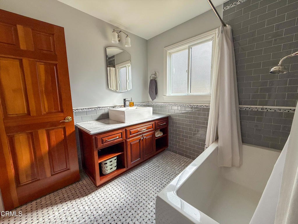 MLS #V1-33095 image #30