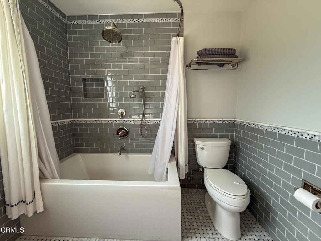 MLS #V1-33095 image #32