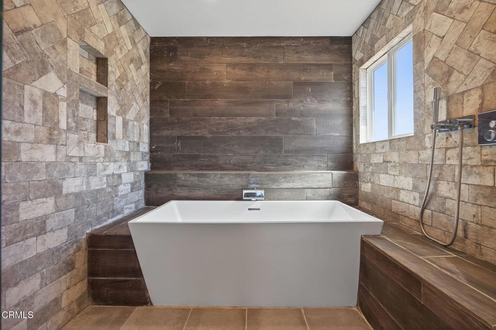 MLS #V1-33119 image #21