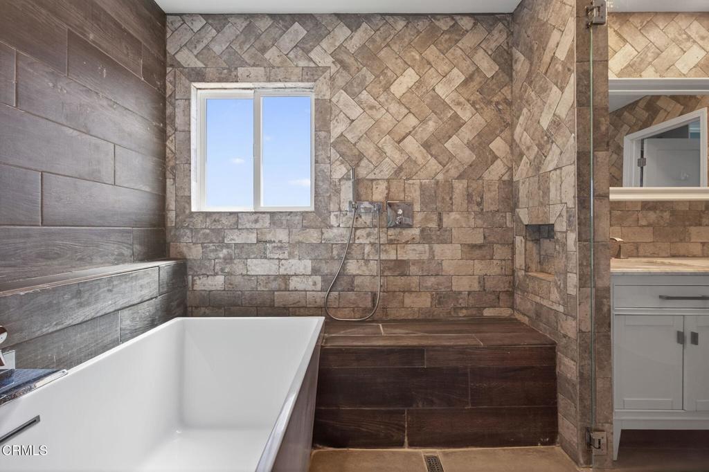 MLS #V1-33119 image #22