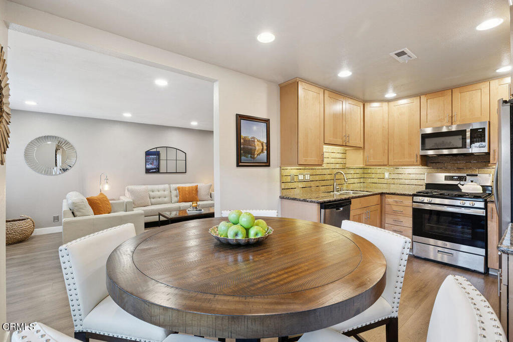 MLS #V1-33140 image #9