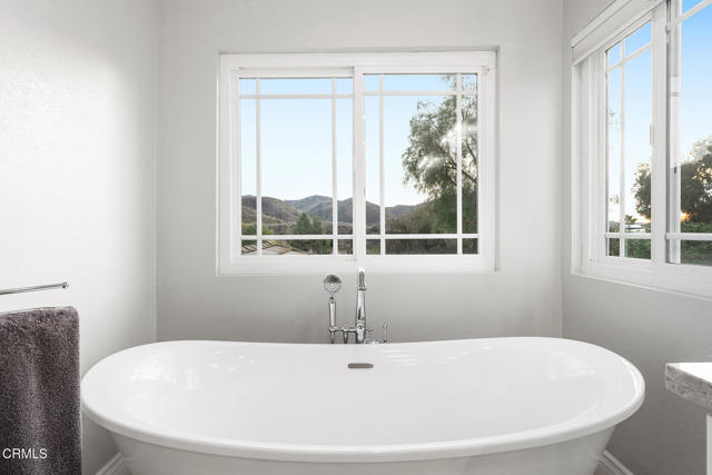 MLS #V1-33146 image #10