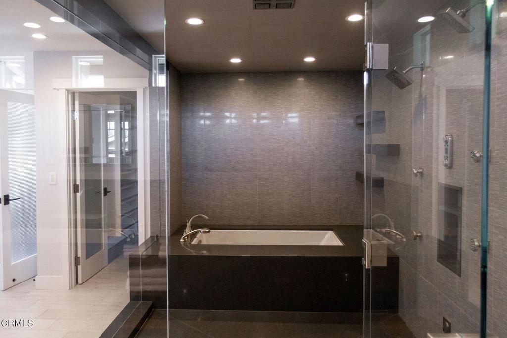 MLS #V1-33161 image #18