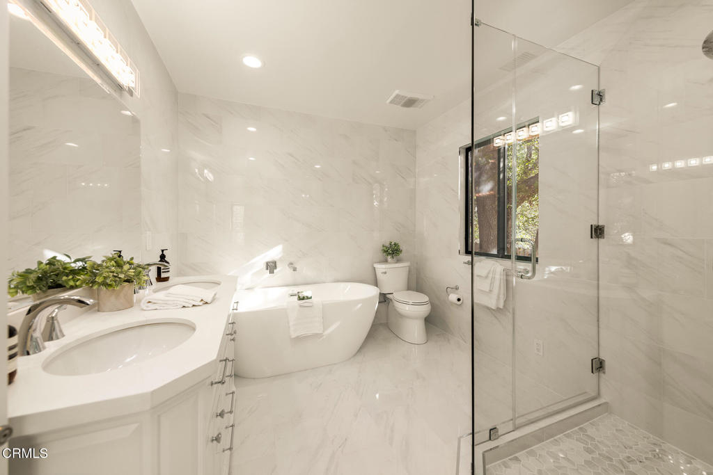 MLS #V1-33168 image #11