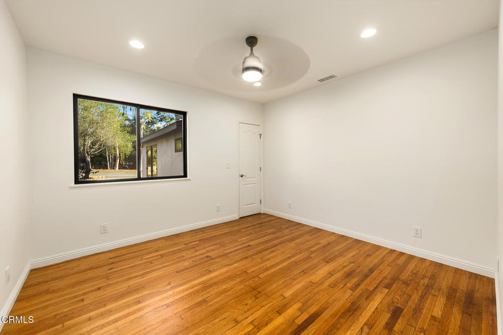 MLS #V1-33168 image #33