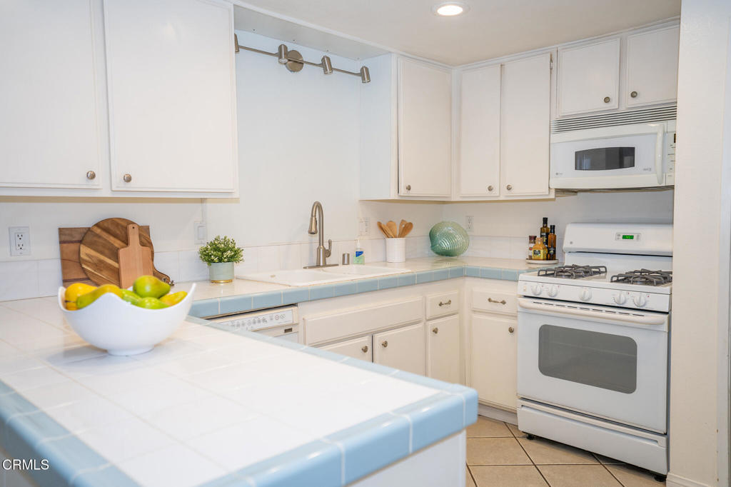 MLS #V1-33173 image #8