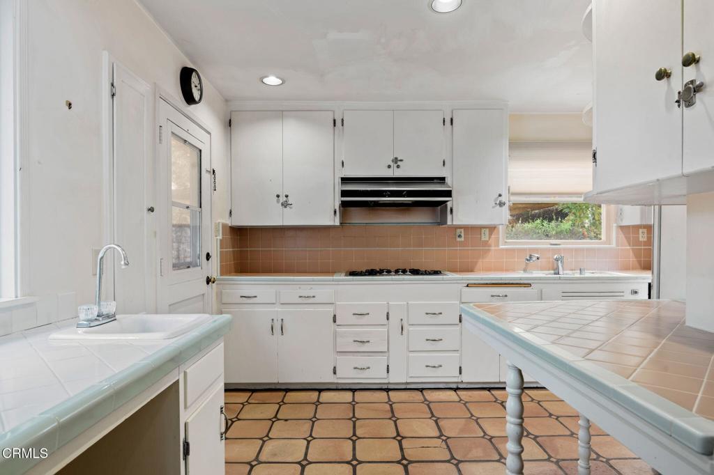 MLS #V1-33177 image #32