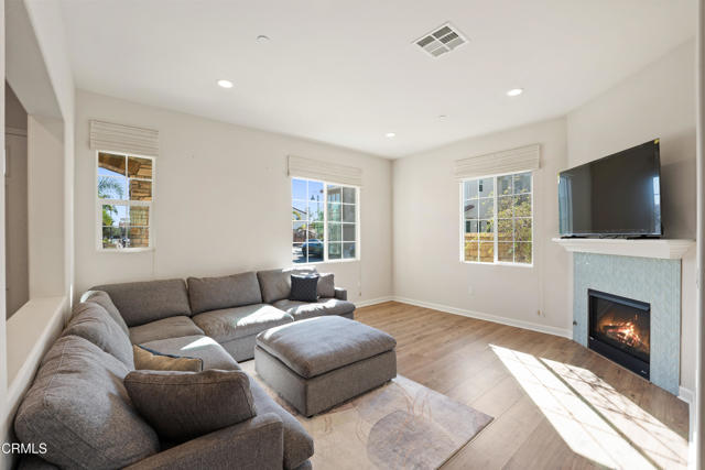 MLS #V1-33178 image #5