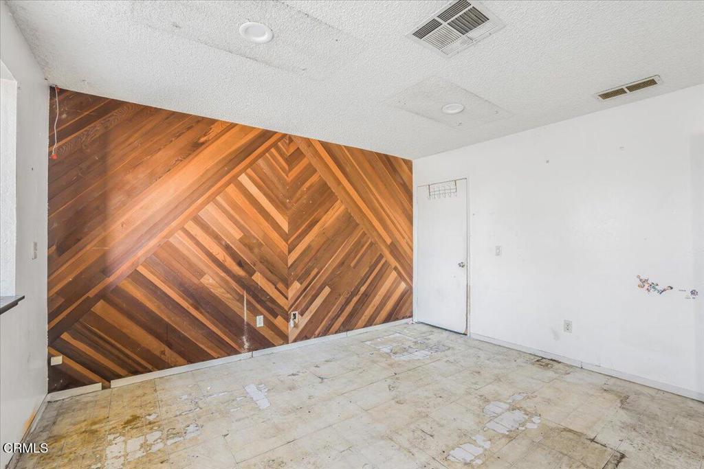 MLS #V1-33203 image #10