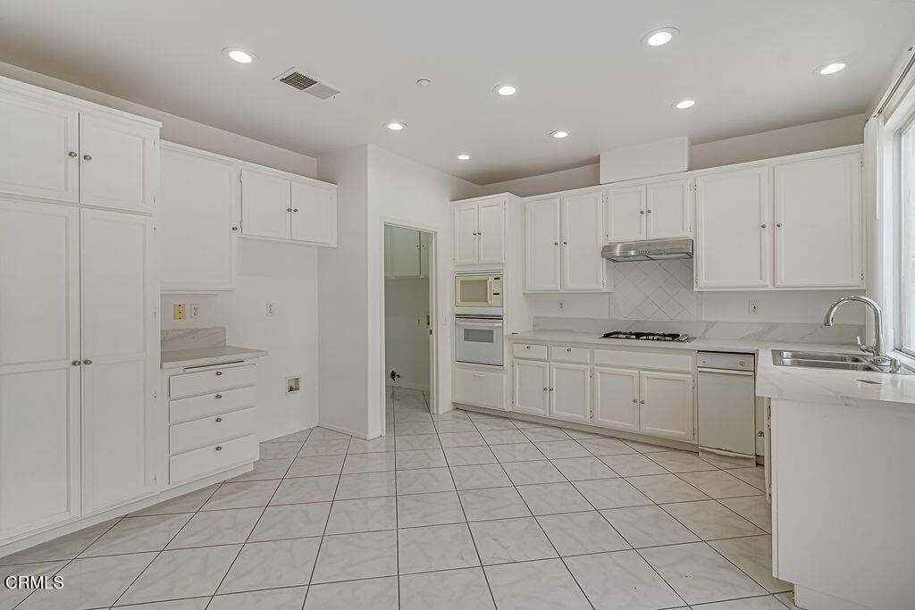 MLS #V1-33211 image #10