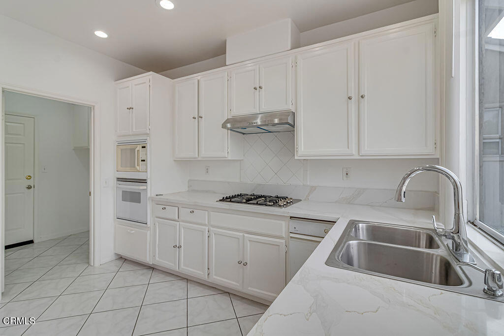 MLS #V1-33211 image #11