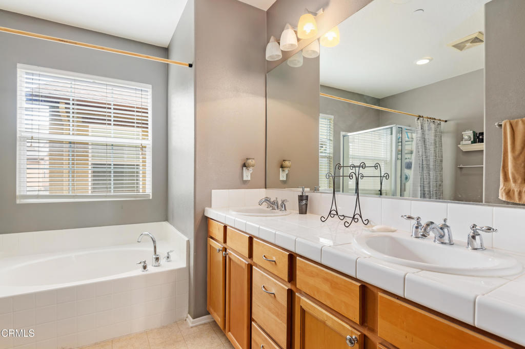 MLS #V1-33296 image #11