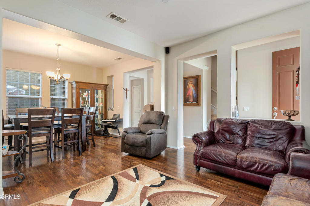 MLS #V1-33296 image #3