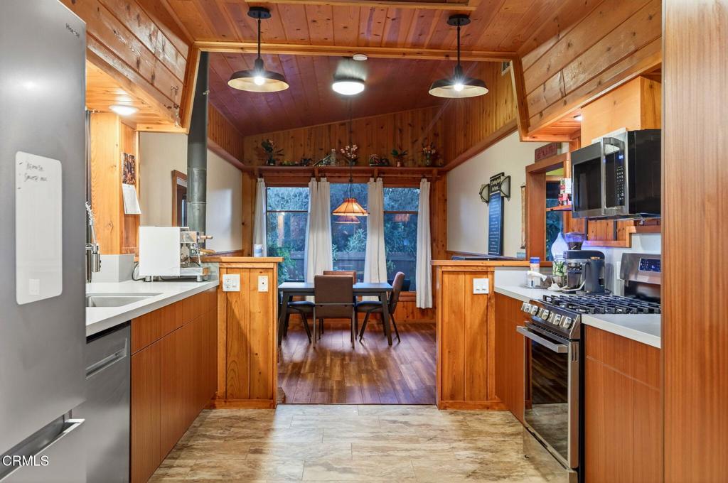 MLS #V1-33304 image #14