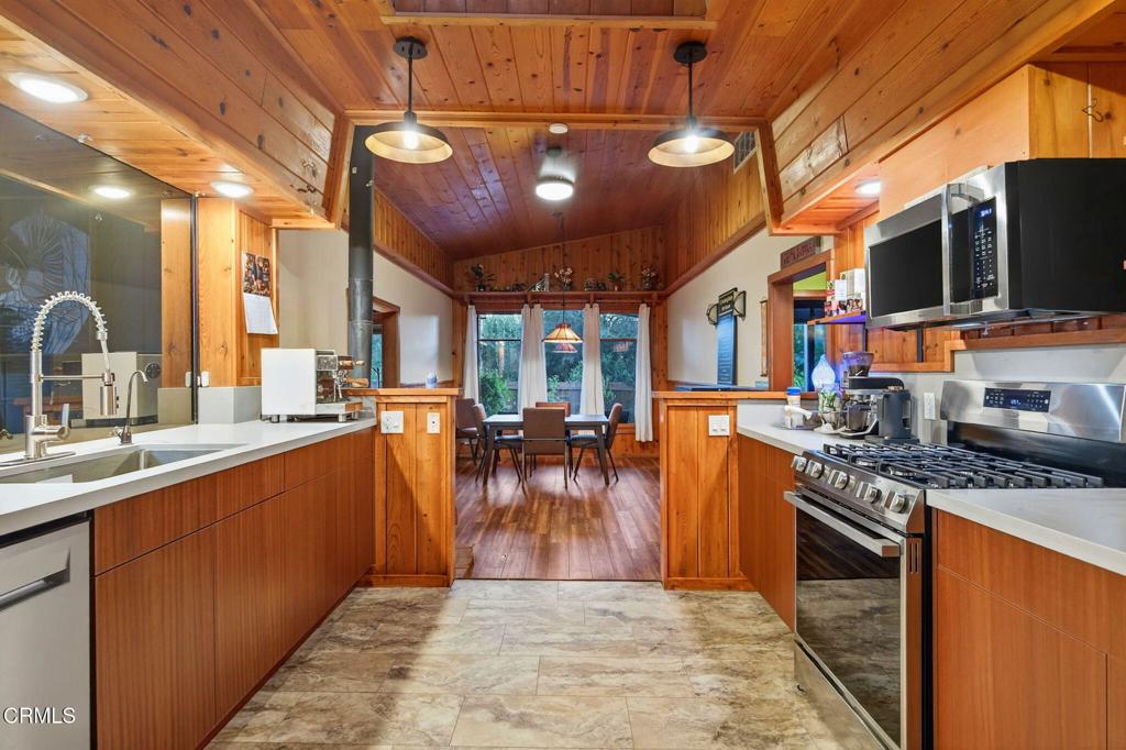 MLS #V1-33304 image #15