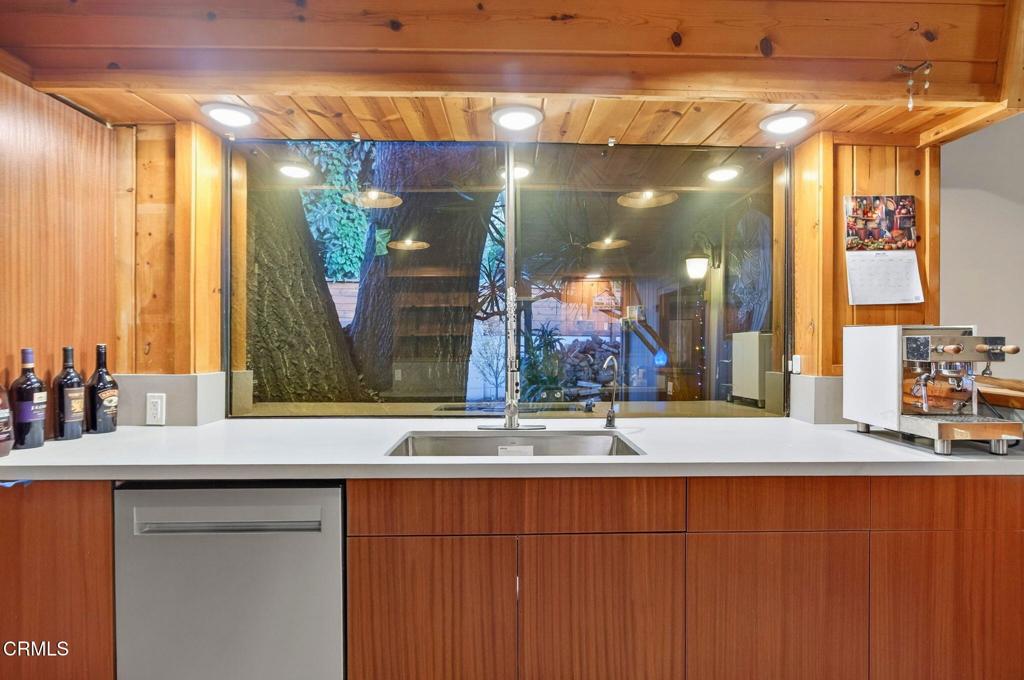 MLS #V1-33304 image #17