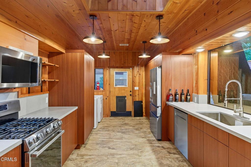 MLS #V1-33304 image #18