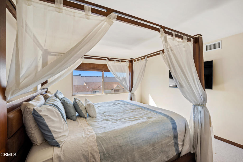 MLS #V1-33314 image #18