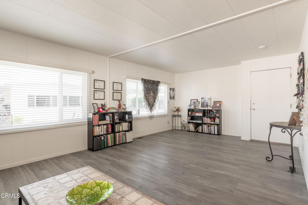 MLS #V1-33319 image #9