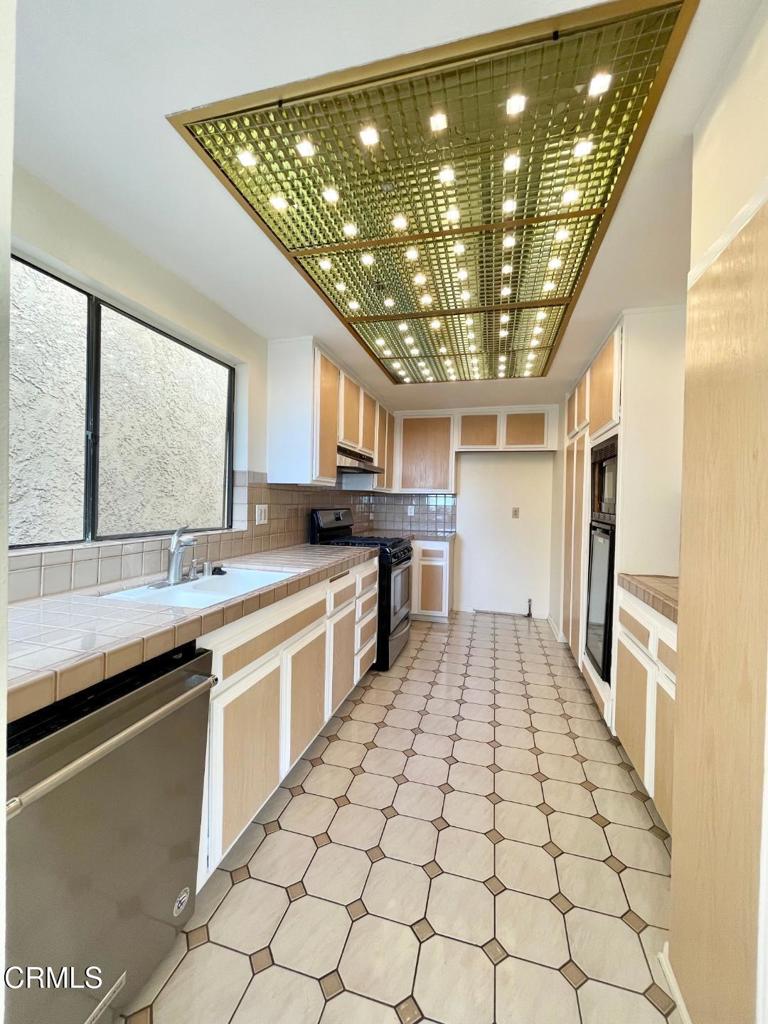 MLS #V1-33334 image #20