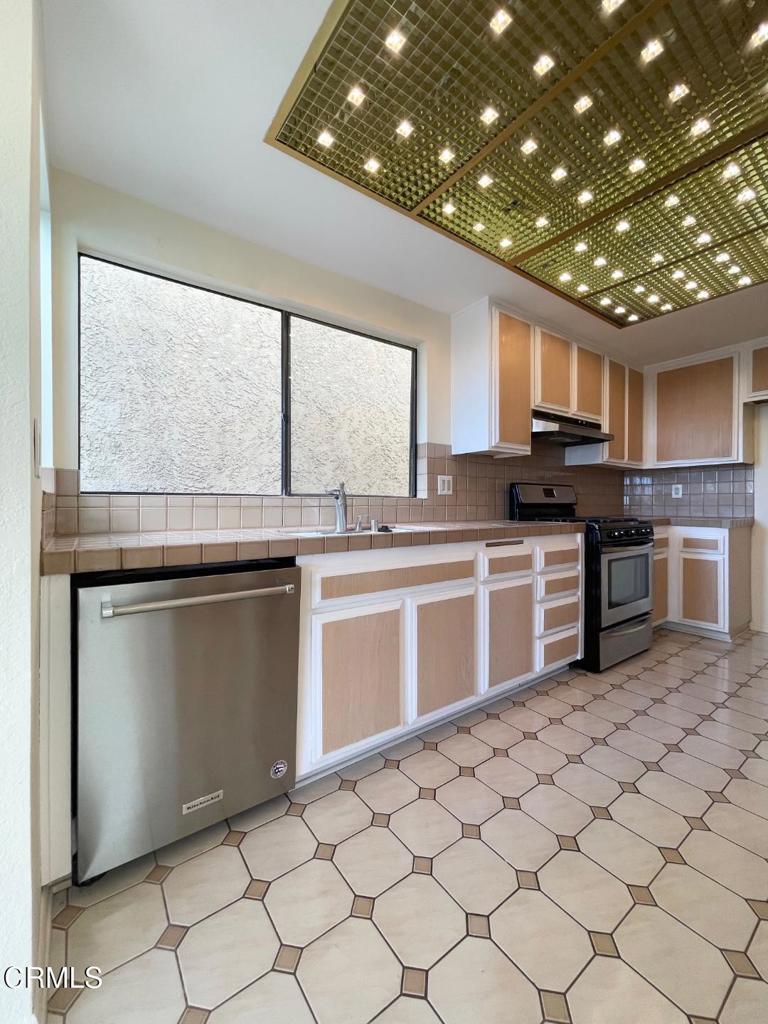 MLS #V1-33334 image #21