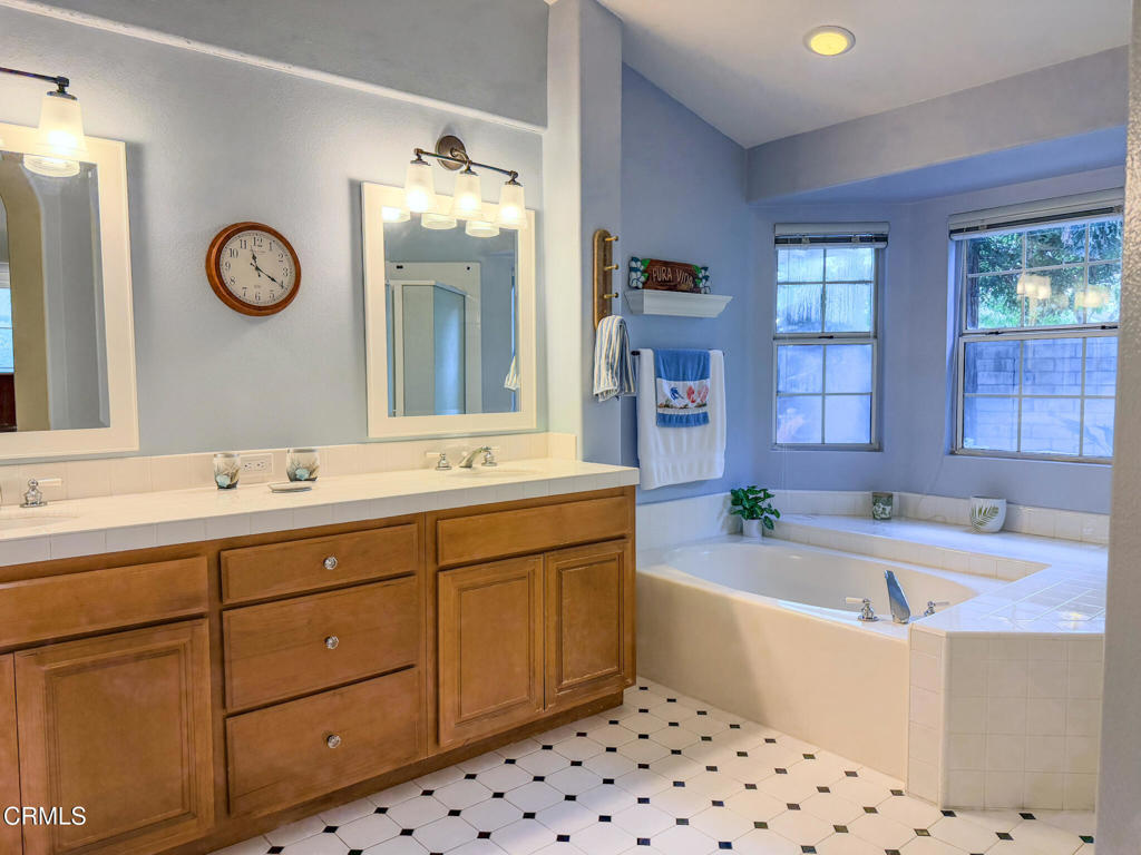 MLS #V1-33367 image #13