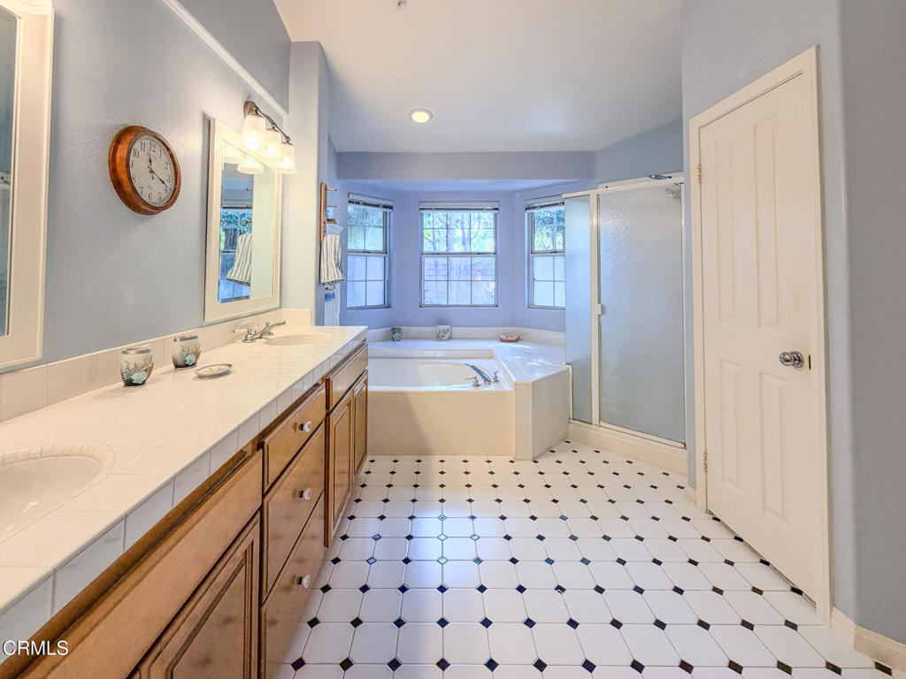 MLS #V1-33367 image #14