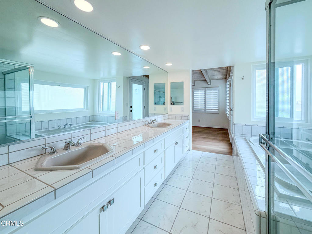 MLS #V1-33386 image #29