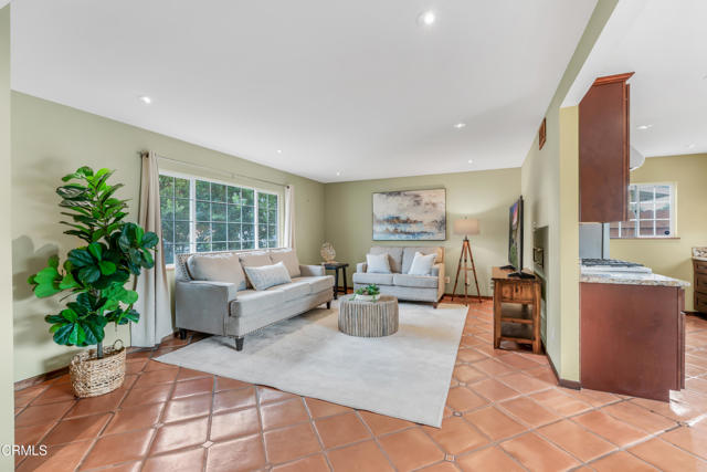 MLS #V1-33389 image #3