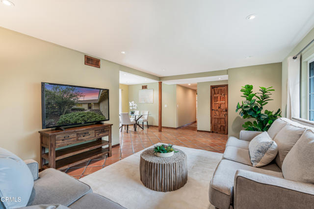 MLS #V1-33389 image #5