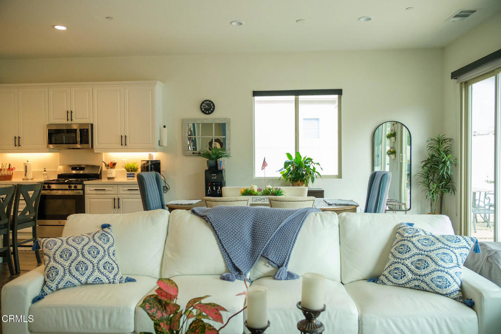 MLS #V1-33400 image #25