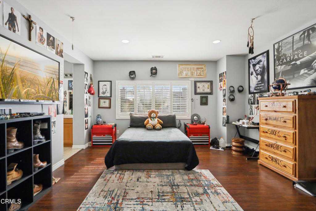 MLS #V1-33409 image #25