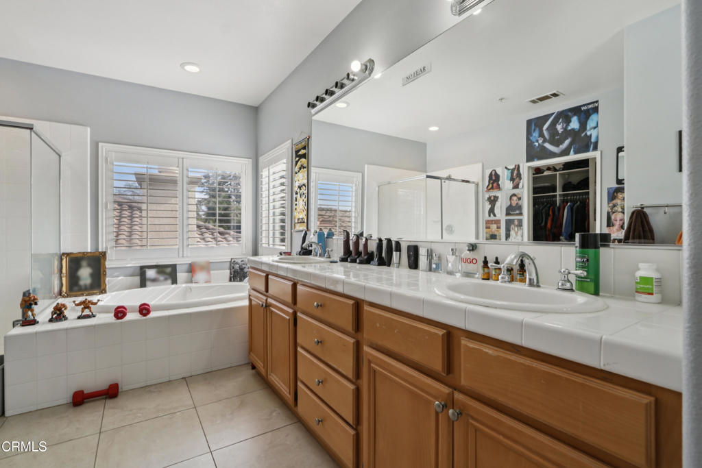 MLS #V1-33409 image #27