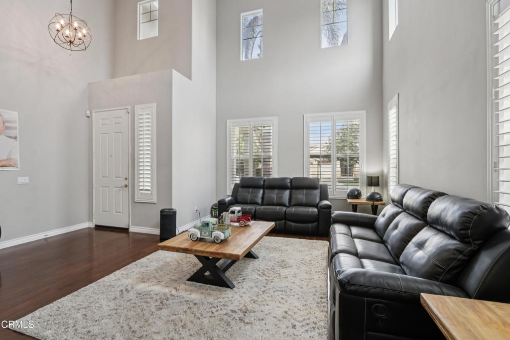 MLS #V1-33409 image #3