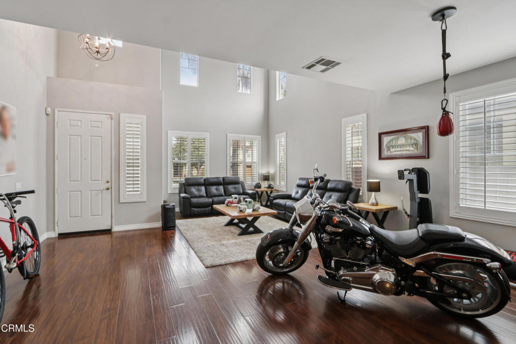 MLS #V1-33409 image #5