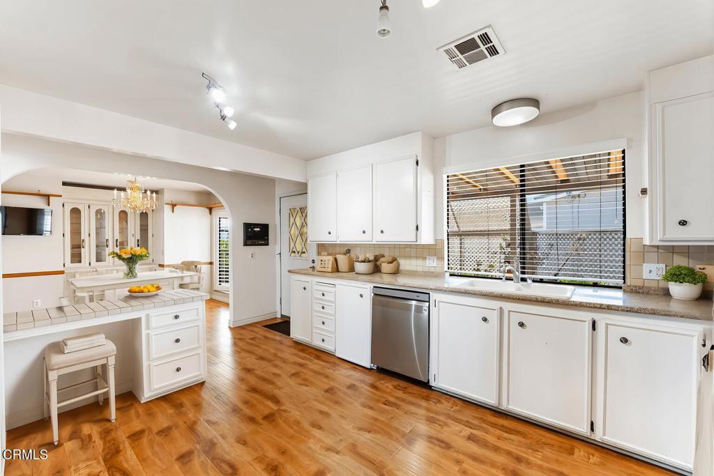 MLS #V1-33411 image #15