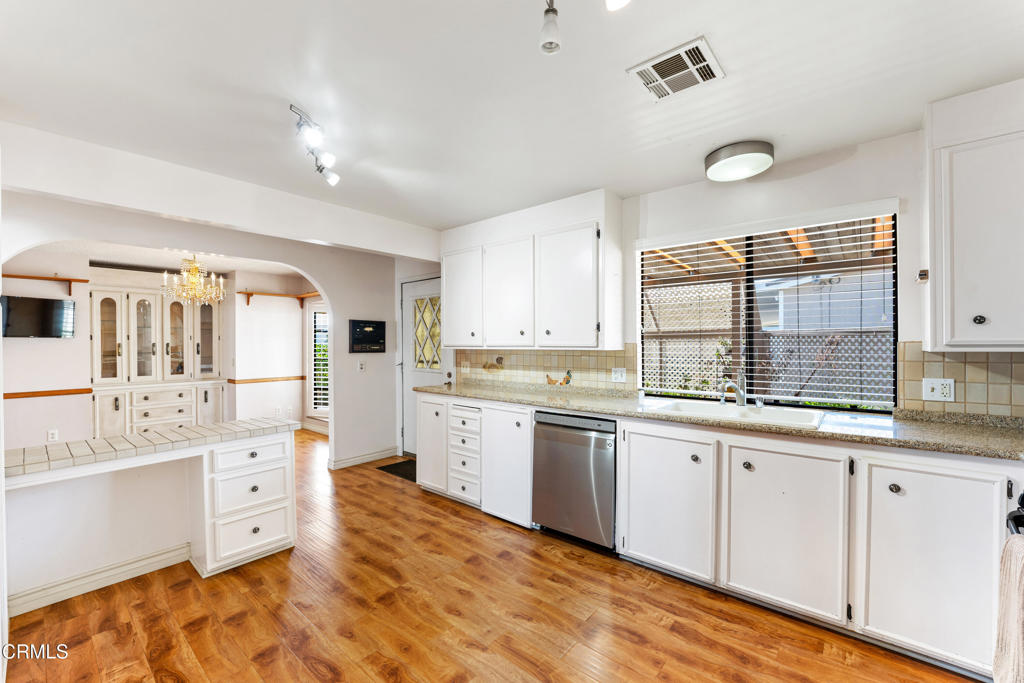 MLS #V1-33411 image #16