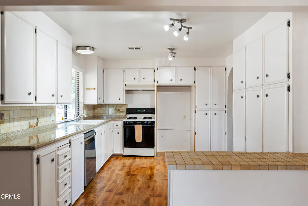 MLS #V1-33411 image #18