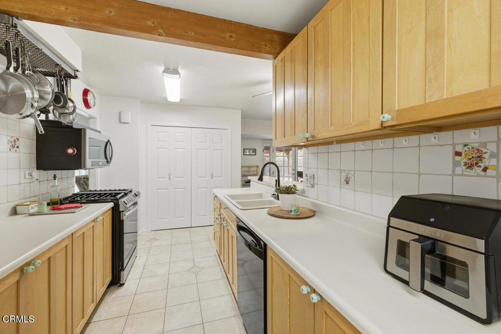 MLS #V1-33426 image #9