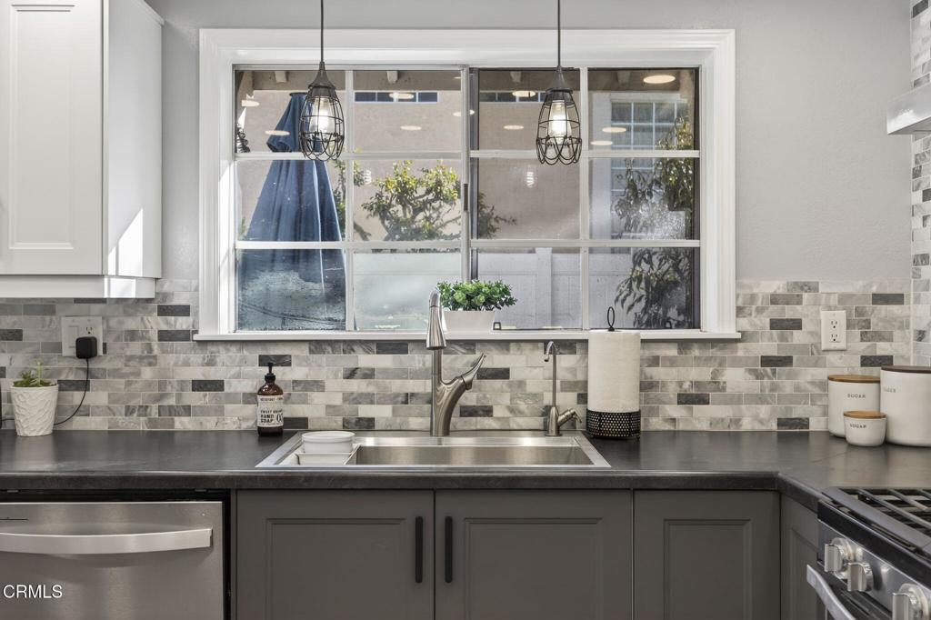 MLS #V1-33454 image #10