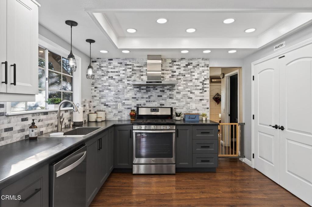 MLS #V1-33454 image #11