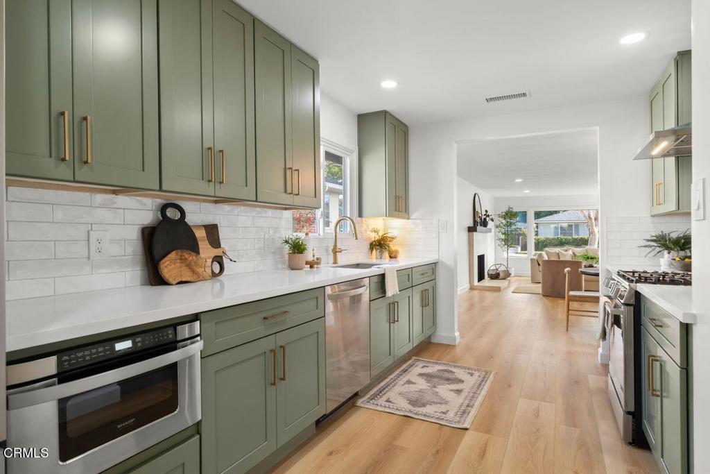 MLS #V1-33470 image #17